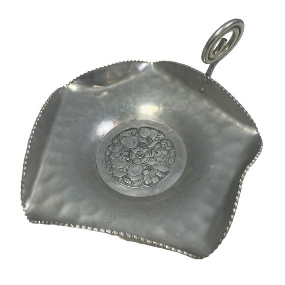 Vintage 1950s Cromwell Hand Wrought Hammered Aluminum Shiny Floral Tray w Handle - Picture 1 of 5